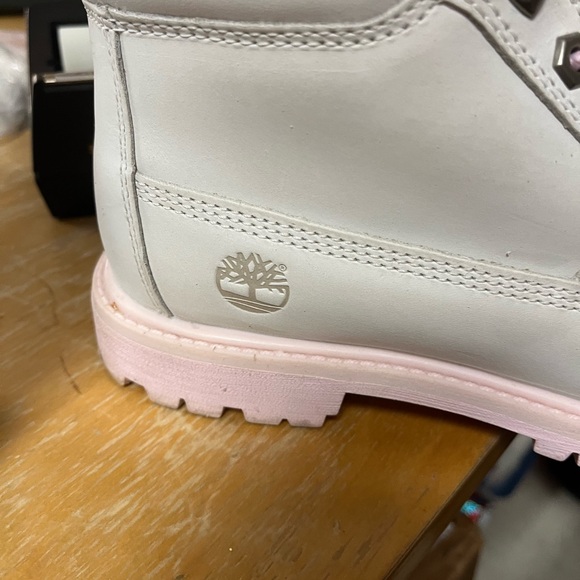 Timberland Women's Cream Boots with Pink Laces - Picture 5 of 12
